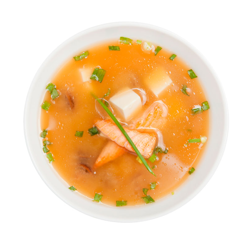 Детский рыбный суп. Тарелка супа. Суп на белом фоне. Уха в тарелке. Суп вид сверху.